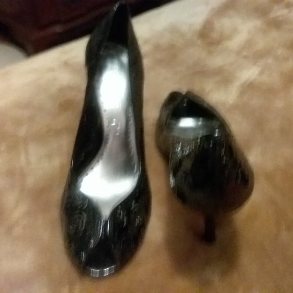 Women's Shoes - Picture 1 of 1